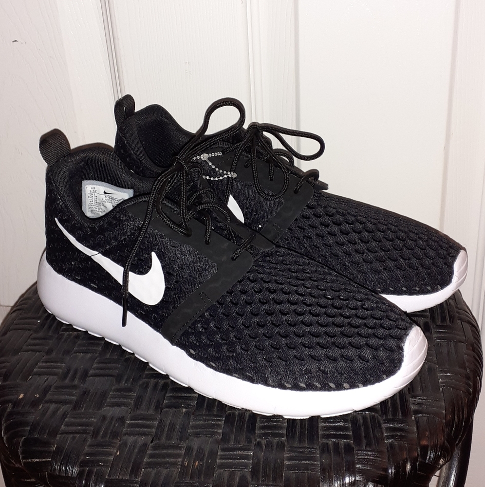 Black & White Nike Tennis Shoes